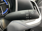操作しやすい位置に配置されたウインカーレバー。スムーズな操作で、安全な車線変更をサポートします。