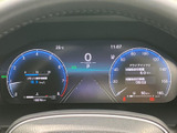 視認性の高いメーター類が、運転に必要な情報を的確に伝えます。運転状況を把握しやすく、安全運転をサポートします。