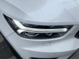 【LEDヘッドライト】悪天候や夜間走行時も良好な視界を確保し、安心して運転できる高輝度LEDヘッドライト!北欧神話に登場する「トールハンマー」をモチーフにした、一目でボルボとわかるデザインです。