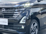 LEDヘッドライト&フォグランプ、ハロゲンランプと比べると白く自然に近い明るさで、ライトの照射角も調整できるため、視認性が高くなります。