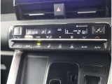 ☆オートエアコンです♪一度お好みの温度に設定すれば、車内の温度を検知し風量や温度を自動で調整してくれる優れもの!暑い&hellip;寒い&hellip;と何度もスイッチ操作をする必要はありませんね♪