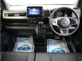 運転にかかわる様々な操作を安全に行えるように視点移動が少なく、操作性に配慮されたスイッチ類が凝縮されたコクピットです。