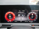 メーター内のカラーデイスプレイには運転をサポートする情報を表示します。