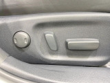 【パワーシート】スイッチ一つで簡単にシートの微調整が可能!電動だから力もいりません!快適なシートポジションにセットして、快適なドライブをお楽しみください。