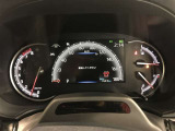 とっても見やすいメーターです。夜間時はラグジュアリーな気分にさせてくれる照明が魅力ですので、夜のドライブも楽しみになりますよ♪