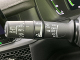 雨天時でもクリアな視界を確保できるワイパーレバー。運転状況に合わせて、最適なワイパー操作を選択できます。安全運転をサポートする頼もしい装備です。