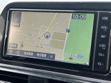 鮮明な地図表示で、道に迷う心配はありません。渋滞情報もリアルタイムで確認でき、スムーズな移動をサポートします。長距離運転も安心です。