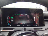 見やすいメーター類。 中央部のディスプレイには車両情報の表示や車両運転支援装備のON/OFFを行えます。