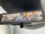 [スマートルームミラー]車両後方をミラーに映し出すため、悪天候の時でも視界は良好♪