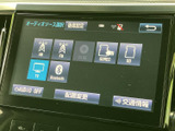 お気に入りの音楽やラジオをクリアな音質で楽しめます。CDやSDカード、Bluetoothなど、様々な再生方法に対応し、快適なドライブを演出します。