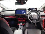 オシャレなインテリアで運転する気分も盛り上がりますよね^^