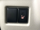 【シートヒーター】寒い日に重宝するシートヒーター!エアコンより早く温まってくれるので寒がりの人も安心ですね♪エアコンの温風は乾燥するから苦手、という方にもをおすすめです。