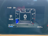 視認性の高いメーターで運転情報を的確に把握できます