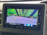 【バックカメラ】駐車時に後方がリアルタイム映像で確認できます。大型商業施設や立体駐車場での駐車時や、夜間のバック時に大活躍!運転スキルに関わらず、今や必須となった装備のひとつです!