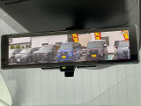 [スマートルームミラー]車両後方をミラーに映し出すため、悪天候の時でも視界は良好♪