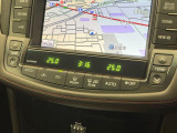 【オートエアコン】一度お好みの温度に設定すれば、車内の温度を検知し風量や温度を自動で調整。暑い&hellip;寒い&hellip;と何度もスイッチ操作をする必要はありません。快適な車内空間には必須の機能ですね♪