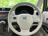 握りやすいステアリングで、快適なドライビングをサポート。操作性にも優れ、運転に集中できます。