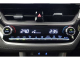 ★運転席と助手席でそれぞれお好みに合わせて温度設定が行えるフルオートエアコンです。外気温や室温、日射量を感知し、吹き出し温度、風量を緻密に制御します