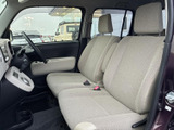 運転席からの視界は広く、運転操作もスムーズに行えます。安全運転をサポートする、頼れる相棒です。