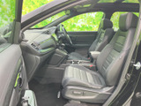 運転しやすいポジションで、快適なドライビングをサポートします。細部までこだわった内装が、上質な空間を演出します。