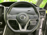 握りやすいステアリングは、運転操作をスムーズにします。快適なドライビング体験をサポートします。