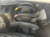 お車を安心してお乗りいただく為には、足回りの定期点検が欠かせません。サービスサポート(有償保証)では無料点検もご提供しており、安心のカーライフをお過ごしいただけるサポート体制が整っています。
