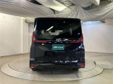 バックカメラが付いているので後方確認が非常にしやすいです。今や運転初心者も熟練者も必須装備!ついていて損はないですね♪