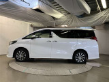 助手席側は電動スライドドアになってます。運転席やキーのリモコンで開閉できるので手が塞がっていても楽に積み降ろし出来ますよ。