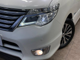 【LEDヘッドライト】悪天候や夜間走行時も良好な視界を確保し安心して運転できる高輝度LEDヘッドライトを装備!点灯速度が早く、消費電力も抑えられています。
