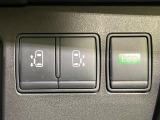 【両側パワースライドドア】スマートキーや運転席のスイッチで後席両側スライドドアの開閉が可能♪電動だから力を入れてドアを開ける必要が無く、小さなお子様でも簡単に開け閉めでき快適です♪