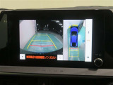 パノラミックビューモニター搭載。カメラで車両周囲の状況を映し出すため、狭い場所での駐車などに役立ちます。