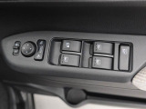 パワーウィンドゥ 運転席ドアスイッチ照明付です。電動格納ミラーも手元でワンモーションで可能です。