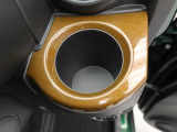 【カップホルダー】エアコン吹き出し口下部に設置されていますので使いやすさバッチリ!運転席から手の届くちょうどの位置です!