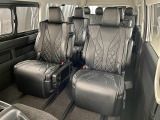 キャプテンシート4脚を装備した特別架装車【ファインテックツアラー】!