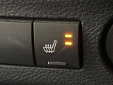 ●フロントシートヒーティング:運転席・助手席共に三段階で調節が可能なシートヒーターを装備しております。季節を問わず快適にご使用いただけます。