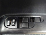 運転席はオートパワーウィンドウ☆窓の全閉全開が自動で出来るので便利ですよ♪