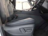 パワーシート搭載。微妙な調整が手軽にでき、ピッタリなポジションで運転することが可能です。
