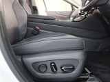 パワーシート搭載。微妙な調整が手軽にでき、ピッタリなポジションで運転することが可能です。