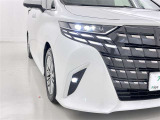 フォグランプ装着車です。暗い夜道の車両前方を明るく照らします