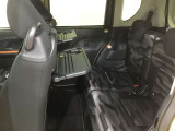 シートバックテーブルを装備しています