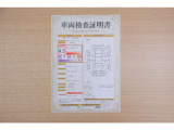 【車両検査証明書】店頭にて、クルマの状態が一目で分かる査証明書を公開中。トヨタ認定検査員が厳しく検査し、状態を点数と図解で表示しています。修復歴はもちろん、傷やヘコミの箇所や程度がご確認いただけます。
