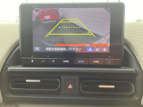 バックカメラの画像です。ガイドラインがスムースな車庫入れをサポートいたします。車庫入れの安心感がアップしますね。
