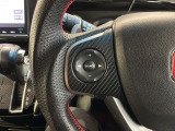 ステアリングにオーディオ操作スイッチが付いています。オーディオ画面に直接タッチしなくても操作が出来ますので、運転に集中できます。