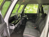 運転しやすいように配置された操作系は、直感的に操作できます。快適なドライブをサポートする機能が満載です。