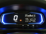 とっても見やすいメーターです。夜間時はラグジュアリーな気分にさせてくれる照明が魅力ですので、夜のドライブも楽しみになりますよ♪