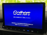 快適なドライブをサポートするナビゲーションシステム。必要な情報がひと目でわかり、目的地設定もスムーズに行えます。充実したオーディオ機能もご用意しています。
