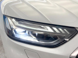 ●LEDハイビームが多数独立で存在し、ハイビーム時に対向車や前方を走る車の部分をロービームに切り替えが可能!!シーケンシャルウインカーも装備!!