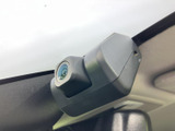 後方の視界を広げ、駐車時の安全性を高めます。狭い駐車場でも、スムーズに駐車できるようになり、運転の負担を軽減します。