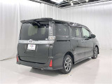 広々とした車内空間に優れた燃費性能。更にデザインも上質で人気のお車です!