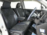 運転席のスペースはゆったりしていて、視界も広く確保されているので普段の運転からロングドライブまで快適です。